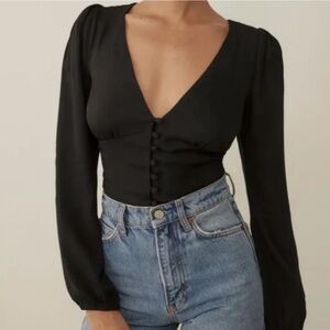 Reformation nell top in Elegant Black V-Neck Buttoned Women's Top